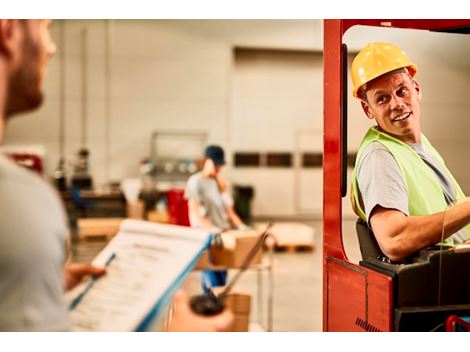 Treinamento de Operadores de Empilhadeira na Zona Sul